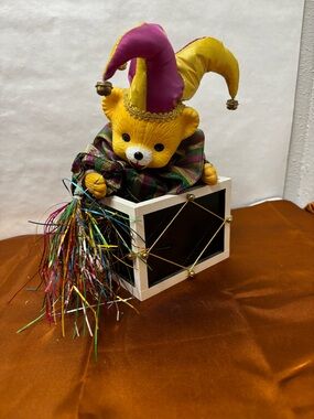 1989 San Francisco Music Box Company Send in the Clowns Music Bix